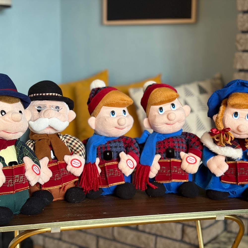 Vintage TL toy singing carollers. Animated. See description.